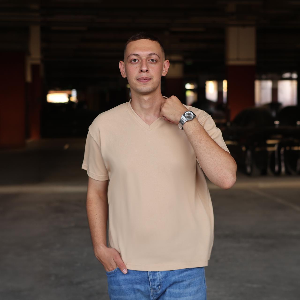 Polo T-Shirt / V-Nick T-Shirt Beige