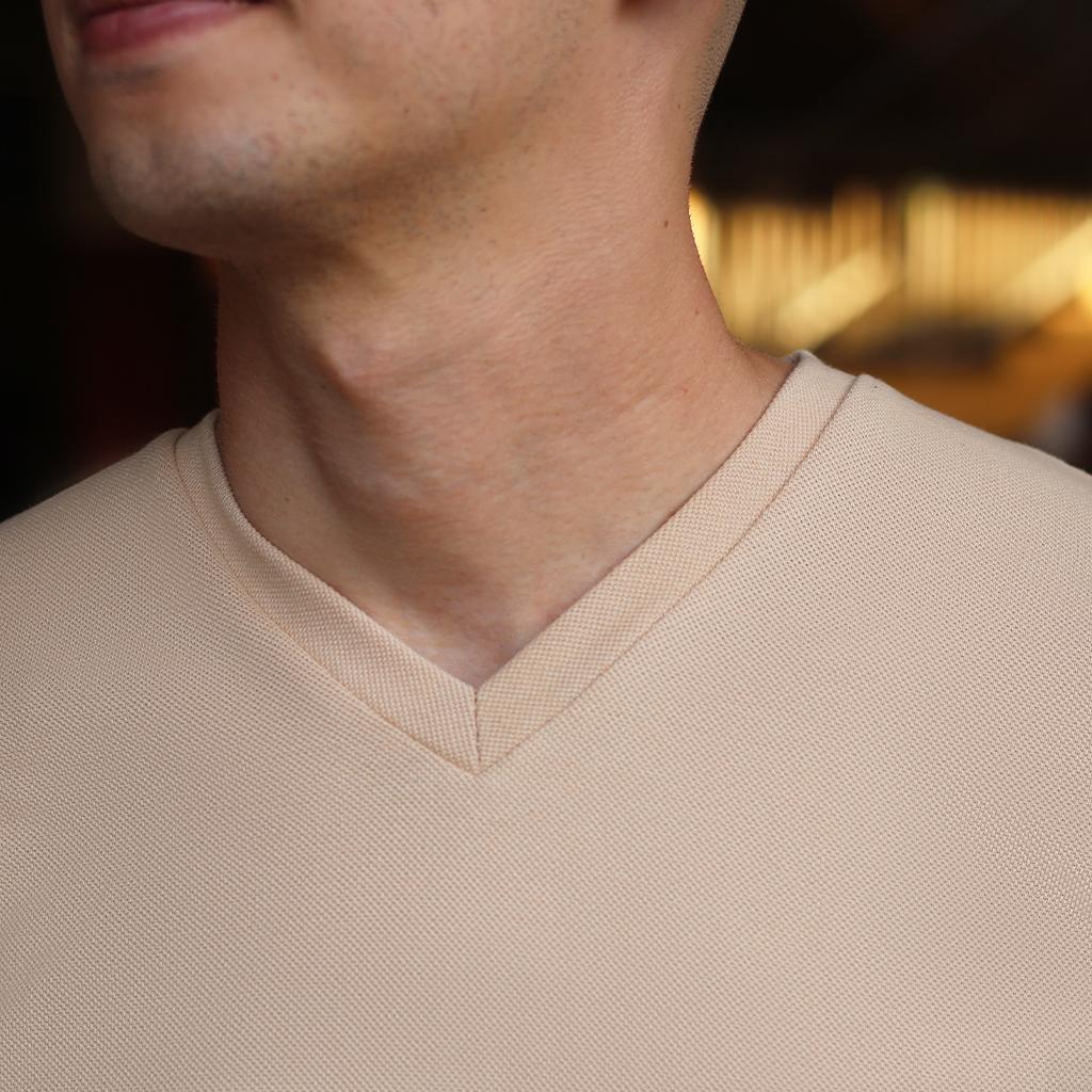 Polo T-Shirt / V-Nick T-Shirt Beige